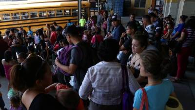 Desde el fin de semana incrementó la salida de buses en las principales terminales de Honduras.
