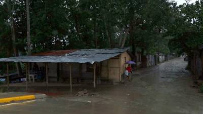 En el bordo localizado en el sector El Carmen se pueden observar casas hechas de madera y concreto, que incluso cuentan con servicios de Internet y cable. Fotos: Amílcar Izaguirre