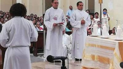 Los nuevos sacerdotes ordenados.