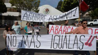 Un grupo de emigrantes mexicanos llevó la indignación popular hasta las calles de Los ángeles.