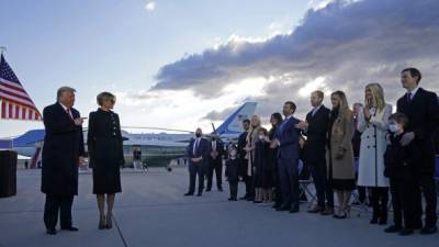 Los hijos de Trump lo acompañaron en su viaje a Florida, donde se instalarán tras abandonar la Casa Blanca./AFP.