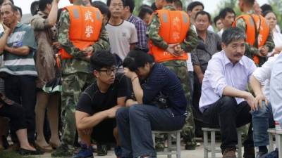 Los familiares de las víctimas exigieron a las autoridades que inicien una investigación sobre el naufragio.