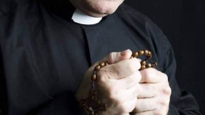 Imagen referencia de sacerdote.