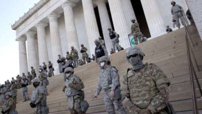 La Guardia Nacional sigue desplegada en Washington D.C. pese al levantamiento del toque de queda en la capital estadounidense./AFP.