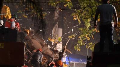 Rescatistas han participado de maratónicas labores para desenterrar a sobrevivientes del terremoto.