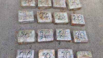 Los paquetes fueron encontrados en un compartimiento oculto cerca del tanque de combustible del carro.