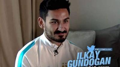 El mediocampista llega a la Premier League. Foto Manchester City Twitter.