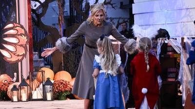 Jill Biden se disfrazó de Gato para la fiesta de Halloween en la Casa Blanca.