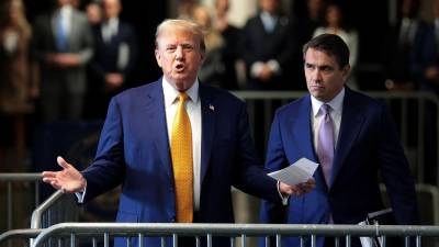 Trump a su salida de un tribunal en Nueva York este martes.