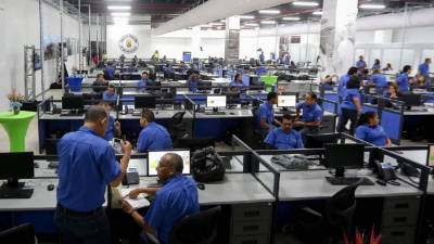 Las oficinas son modernas. Los empleados, quienes fueron capacitados y evaluados antes de comenzar sus labores, serán pagados por la empresa, aseguran las autoridades . Ahí también funciona la oficina de Regulación de Ingresos. Foto: Yoseph Amaya