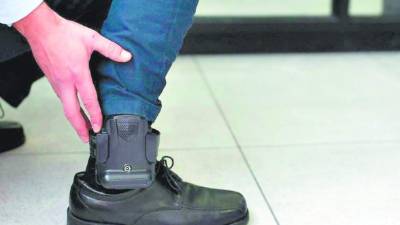 En esta foto referencial se muestra un grillete electrónico, que podría implementarse con la reforma del artículo 184 del Código Procesal Penal.