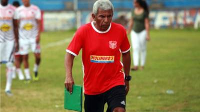 Héctor Castellón, entrenador del Vida. Foto Javier Rosales