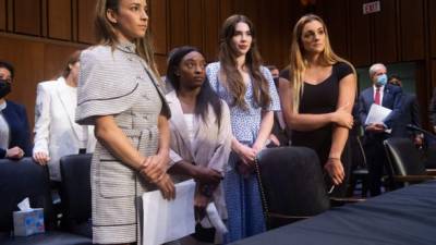 Las campeonas olímpicas Aly Raisman, Simone Biles, McKayla Maroney y Maggie Nichols testificaron hoy ante un comité del Congreso por los abusos sexuales del médico Larry Nassar a cientos de gimnastas./AFP.