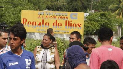 Las personas desalojadas el miércoles se metieron de nuevo ayer a los predios en disputa en la colonia Regalo de Dios.