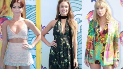 Los Teen Choice Awards premian lo mejor del año en música, cine, deportes y televisión. Jóvenes y adolescentes ya eligieron a sus favoritos tras dos meses de votación y el día de conocer a los ganadores ha llegado.Las estrellas ya han desfilado por la alfombra de una de las premiaciones más populares entre el jóvenes.