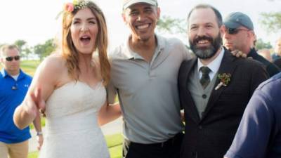 La pareja no desaprovechó la afortunada coincidencia para tomarse fotos con el mandatario.