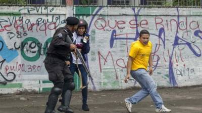 Las fuerzas de seguridad son acusadas de provocar muchas de las muertes que se han producido desde el comienzo de las protestas.