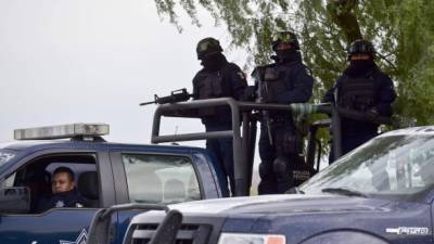 Vehículos policiales destacan por la carretera Matamoros en Tamaulipas, México. AFP