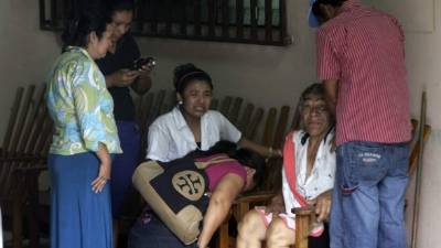 La policía sigue investigando el crimen.