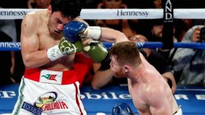 'Canelo' Álvarez y Julio César Chávez Junior protagonizaron una pelea de los pesos supermedianos, sin títulos en juego.