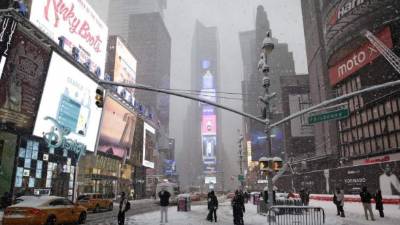 El departamento de Saneamiento de la ciudad de Nueva York emitió una alerta de nieve para el lunes por la madrugada y movilizó equipo para limpiar las vías cuando se acumule la nieve.