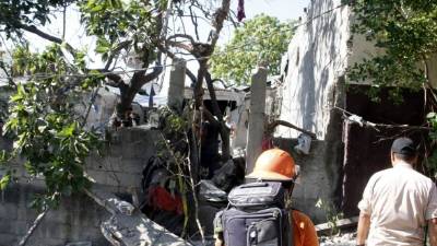 La explosión dejó tres casas destruidas.