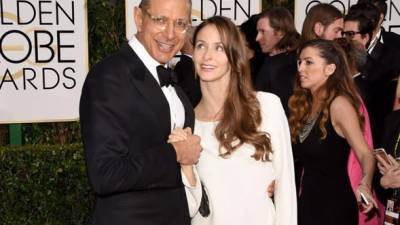 Jeff Goldblum (Parque Jurásico) y la exgimnasta olímpica, Emilie Livingston, se casaron en noviembre.