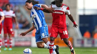 Roger Espinoza jugó de titular con el Wigan.
