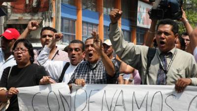 El periodista Rodolfo Murillo Santos -derecha- era muy conocido en el gremio.