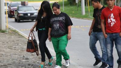 Familiares de la muchacha reclamaron su cuerpo ayer en San Pedro Sula.