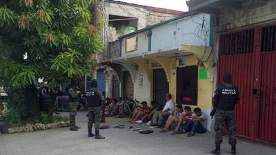 Al menos 15 personas fueron detenidas por la Policía Militar en el barrio Cabañitas de San Pedro Sula, al norte de Honduras.
