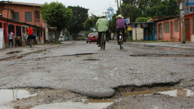 A lo largo y ancho de las calles del sector Satélite se han formado los agujeros.