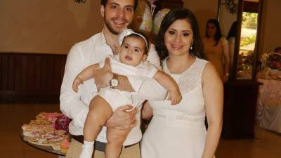 Nick, Anneliese y Déborah Bendeck.