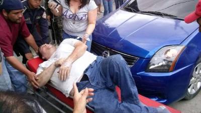 El comerciante fue llevado de emergencia a un centro asistencial donde recibió asistencia.