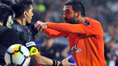 Arda Turan agredió a un árbitro asistente en un partido de la liga turca. Foto ter.wpdevcloud.com