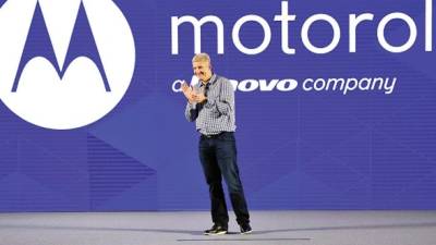 Rick Osterloh, jefe de Motorola Mobility, apuesta a los teléfonos de gama media.