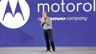 Rick Osterloh, jefe de Motorola Mobility, apuesta a los teléfonos de gama media.