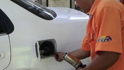 Los conductores tratan de economizar.