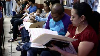 Los sampedranos acuden a las oficinas municipales a presentar la declaración jurada. Foto: Yoseph Amaya.