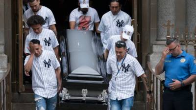 Cientos de personas acudieron a dar el último adiós a Lesandro Guzmán, un adolescente de 15, asesinado a manos de un grupo de pandilleros en Nueva York./AFP.