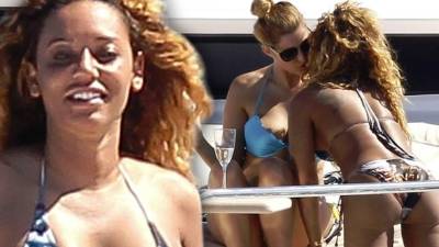 Mel B junto con una amiga.