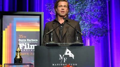 Brad Pitt fue galardonado por su trayectoria en el Festival de Cine de Santa Barbara. Foto: AFP.