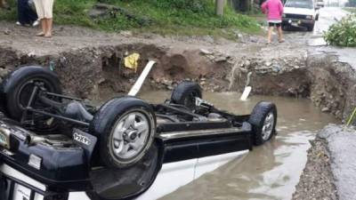 Un conductor cayó en un crique en el sector de Ticamaya en San Pedro Sula.