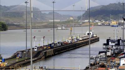 La Autoridad del Canal de Panamá (ACP) consideró hoy 'imposible' atender, por estar 'fuera del marco del contrato', las propuestas financieras planteadas por el consorcio a cargo de la ampliación, así como la adelantada hoy por una de sus firmas, Impregilo.