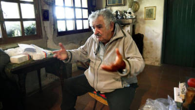 La bancada de diputados del partido oficialista uruguayo Frente Amplio (FA) se sumó a una iniciativa germano-holandesa para postular al presidente José Mujica al Premio Nobel de la Paz 2014, informaron hoy fuentes legislativas.