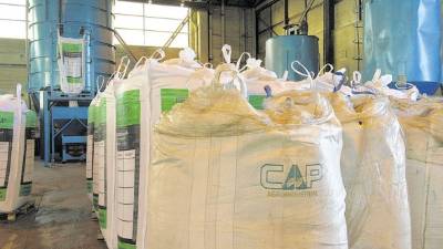 Este hangar es usado por CK Group para almacenar plástico reciclado.