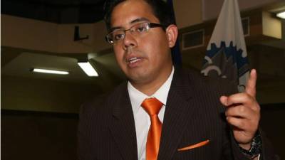 Luis Chávez, consultor empresarial y experto en las Normas Internacionales de Información Financiera (NIIF).