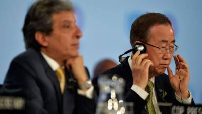 El ministro de medio ambiente peruano Manuel Pulgar-Vidal junto al secretario de las Naciones Unidas Ban Ki-moon, en la conferencia sobre el calentamiento global en Lima, Perú.