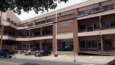 Ayer se presentaron a la sede del Ministerio Público, en Tegucigalpa, los familiares del presidente del Muca José Ángel Flores, quien fue asesinado la semana anterior en Colón.