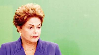 Dilma Rousseff asumió la presidencia en 2010, justo cuando el auge de materias primas de Brasil empezó a derrumbarse. En sus años de mandato, la inflación casi se duplicó, el real se debilitó y el PIB cayó a territorio negativo.